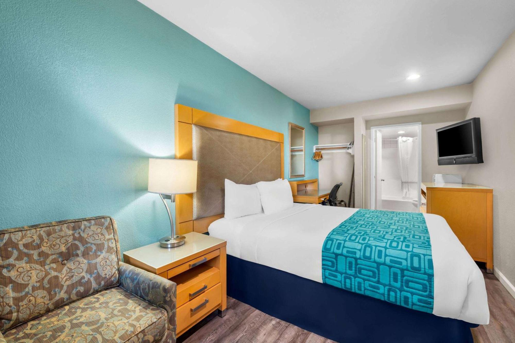 Howard Johnson By Wyndham Santa Cruz Beach Boardwalk Exterior foto
