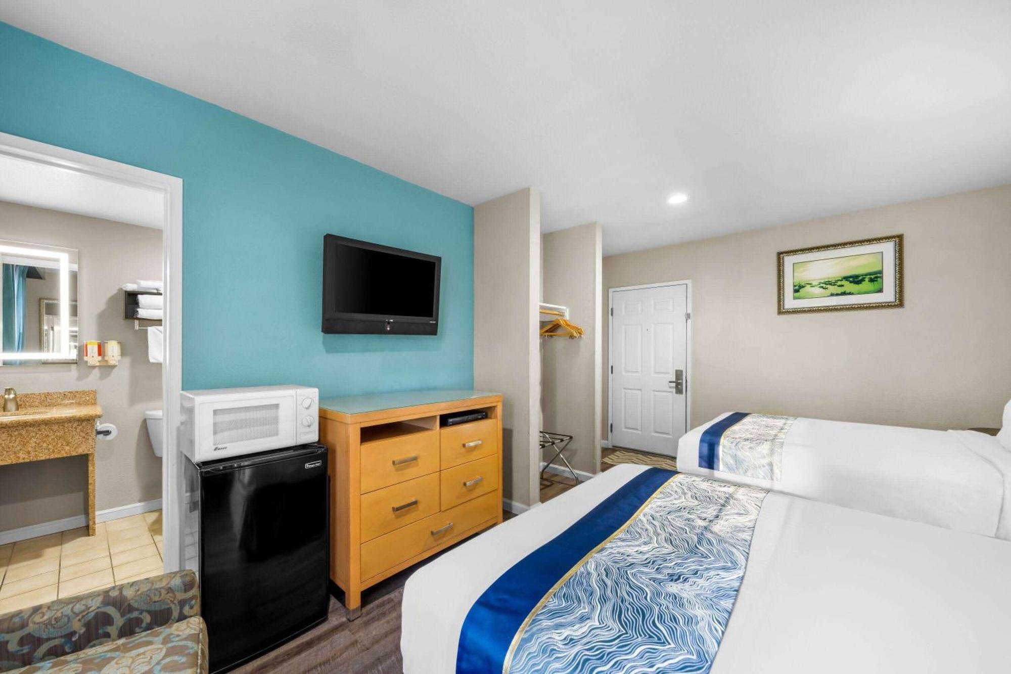 Howard Johnson By Wyndham Santa Cruz Beach Boardwalk Exterior foto