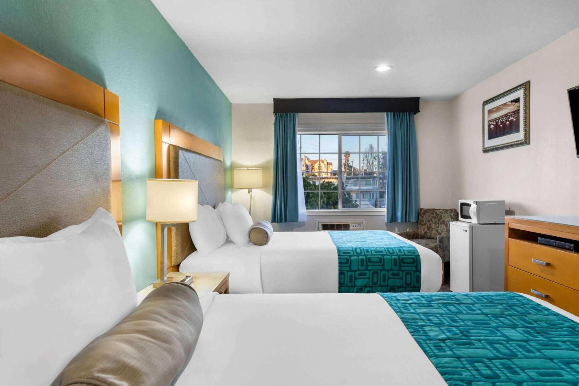 Howard Johnson By Wyndham Santa Cruz Beach Boardwalk Exterior foto