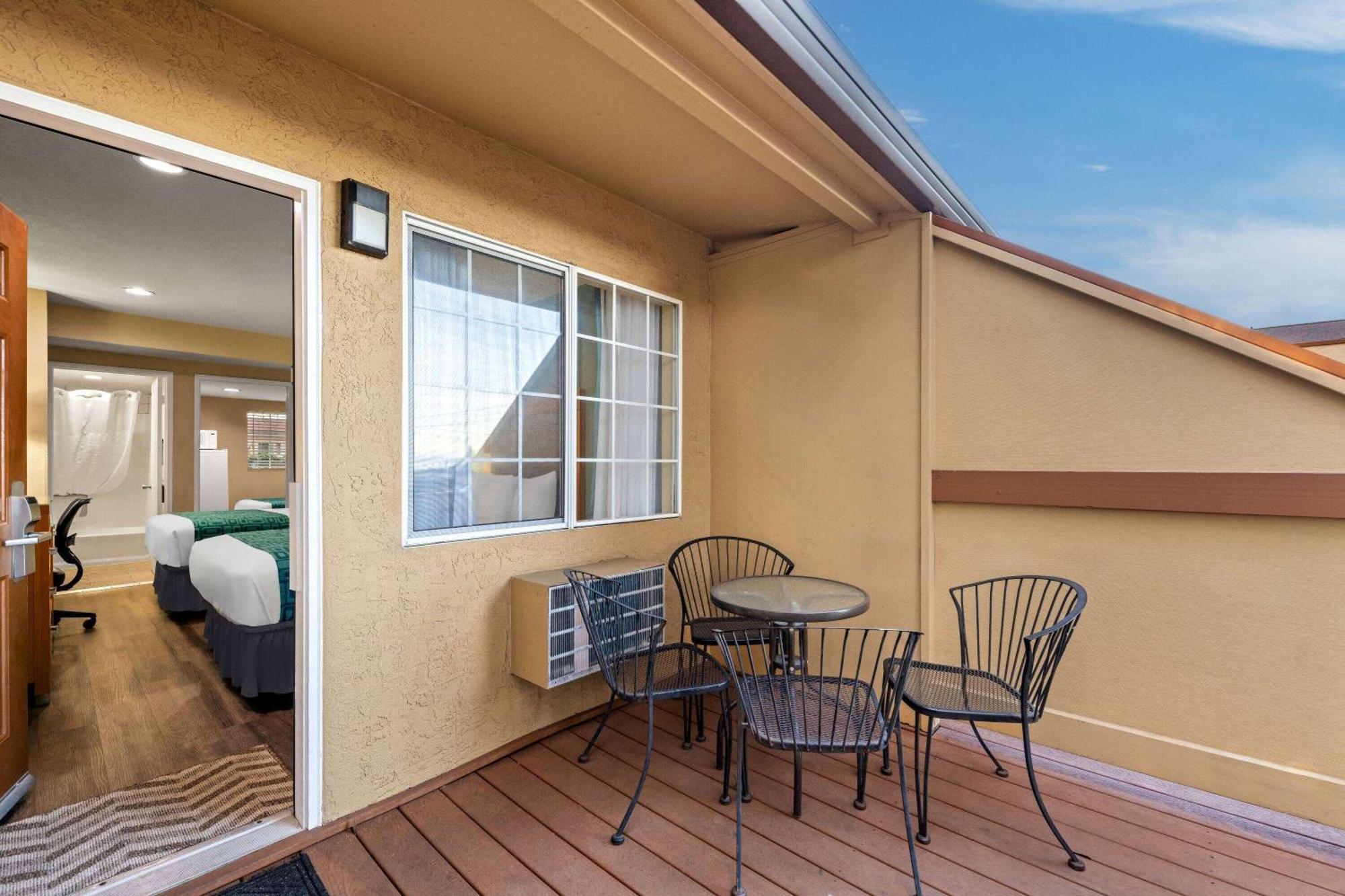 Howard Johnson By Wyndham Santa Cruz Beach Boardwalk Exterior foto