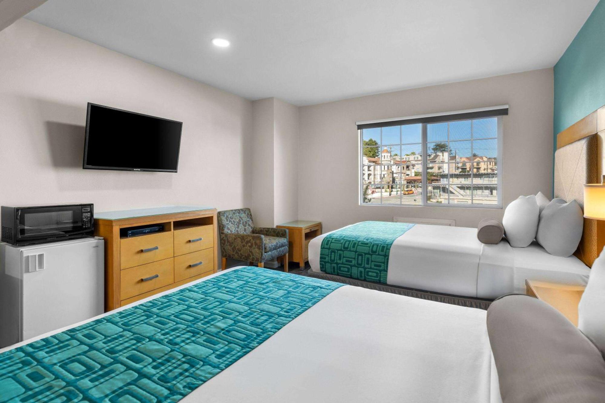 Howard Johnson By Wyndham Santa Cruz Beach Boardwalk Exterior foto