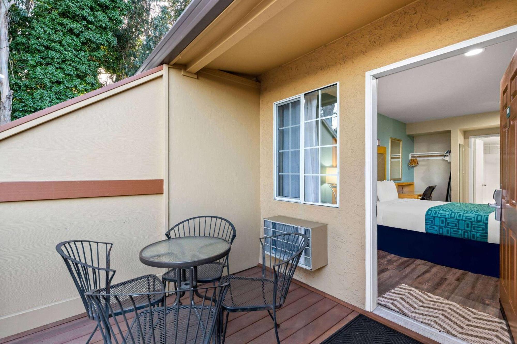 Howard Johnson By Wyndham Santa Cruz Beach Boardwalk Exterior foto